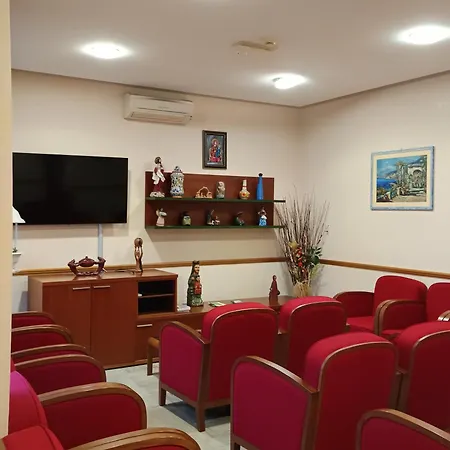 Гостевой дом Casa Per Ferie Mater Ecclesiae Delle Suore Teatine Рим