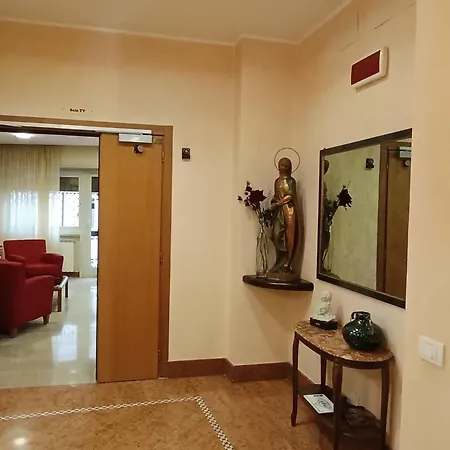 Гостевой дом Casa Per Ferie Mater Ecclesiae Delle Suore Teatine Рим